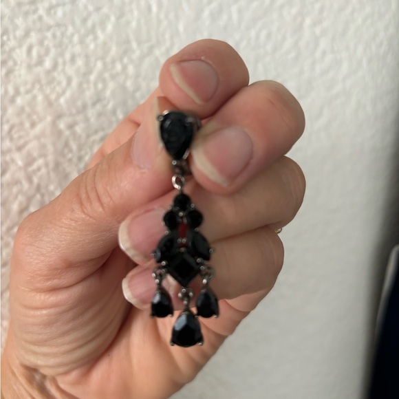 Vintage Style Black dangle earrings - Picture 4 of 5